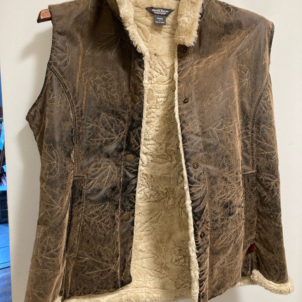 Woolrich Faux  Leather Vest w /Sheerling   Fleece Lining